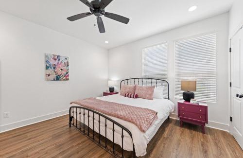 Lafayette Apartment | NEW Thibodeaux House Cajun Luxury 65 TV Fast WiFi