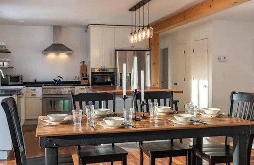 Woodstock House | New! Thorn Apple Retreat - Fully renovated 3BD Cottage with Views
