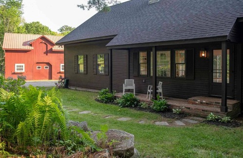 Woodstock House | New! Thorn Apple Retreat - Fully renovated 3BD Cottage with Views