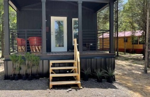 Athens House | New Tiny home with 2 Queen Beds in Gated Community with Dog Park