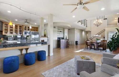 Beverly Hills House | New to market-Executive, custom home with a great view & heated pool