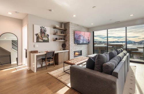 Hideout House | New to Market! Stunning Mountain Contemporary, Ski Slope Views, Close to Historic Main Street!