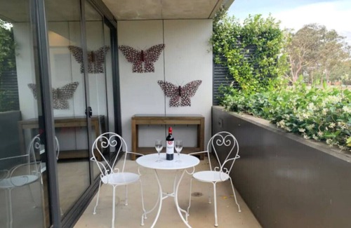 Lyneham Apartment | New to VRBO: Deluxe Studio Apartment in the Center of Canberra