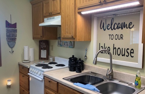 Grove Cabin | New to VRBO. Lakefront, fishing and swim dock. Cabin fully equipped very comfy