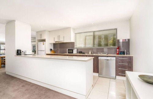 Turner Apartment | New to VRBO: Modern 2BR 2BA Apartment Close to City & ANU