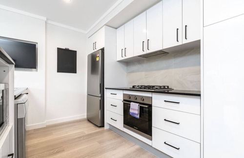 Crestwood House | New to VRBO: Renovated Townhouse Close to the CBD and Schools