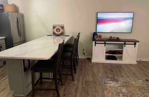 Auburn Condo | New to VRBO! Walk to stadium; 1 block from village dorms WEAGLE #19