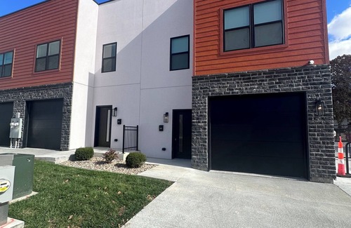 Quincy House | New Townhome in the Gem City!