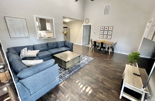 Lake Dallas House | New townhouse with large private yard and 2 car garage!