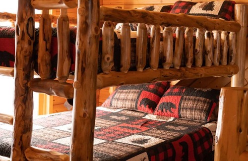 Deerwood Cabin | *New* Tranquil Log Home on Wilson Lake