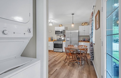 Enumclaw House | NEW! Treehaven Barn 3-Bedroom Farmhouse - Pets Allowed
