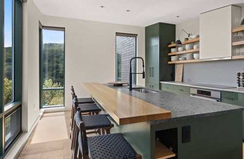 Stowe Area Condo | New Treehouse Spruce Peak | BIG Mountain Views | 4 Bd | Sleeps 12