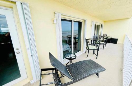 Tavernier House | New Tropical Escape Sea Gulls 407
