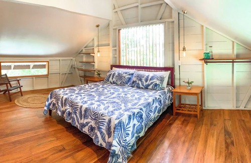 Isla Bastimentos Bed & Breakfast | NEW Tropical Lodge Oasis for Groups - Pool, Breakfast, WiFi, Beach, Kayak, more!