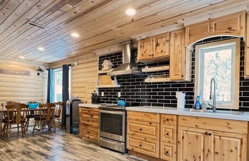Lyndon Station House | NEW! Trout Lake Retreat