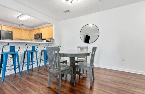 Auburn Apartment | New Twin Bedroom (2 Twin Beds) inside a 4 BR Condo/New AU Oasis 2 Mins to Downtown & Stadium