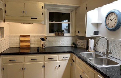Temple House | *New* Updated House - Walk to Hospital, 3 Beds