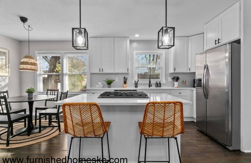 Fairway House | New Updates 2BRHome/Close to Plaza/Quiet/Walkable