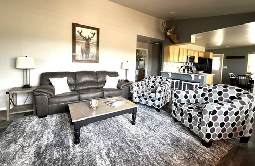 Parshall House | New Updates! BrightHorn Ranch - Mountain Home Getaway