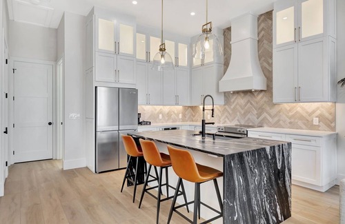 Dunedin House | New Upscale Retreat Downtown Dunedin w/Balcony! Sleeps 4