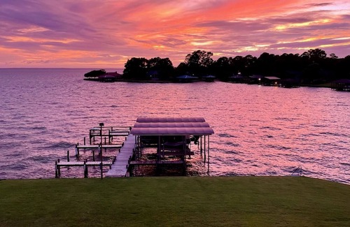 Onalaska Condo | NEW! UPSCALE WATERFRONT Condo on Lake Livingston