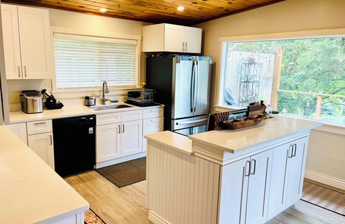Vaughn House | NEW - Vaughn Bay Canopy Suite