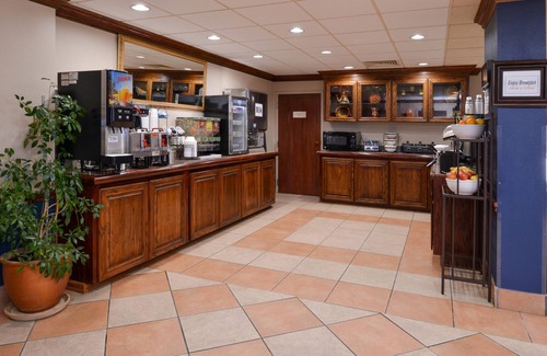 South Central Omaha Hotel | New Victorian Inn & Suites