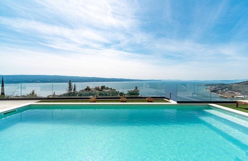 Borak Villa | New! Villa BAMM with heated 36sqm pool, 5 en-suite bedrooms, and panoramic sea views
