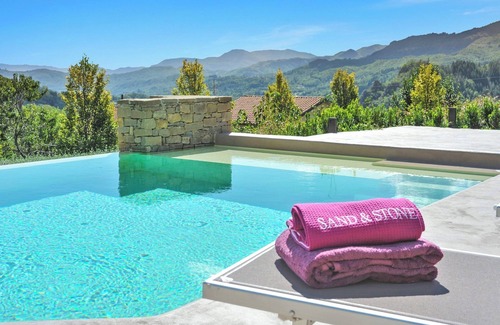 San Romano in Garfagnana Villa | New! Villa, 'endless swimming' infinity pool; mountain views; walk facilities