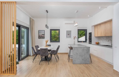 Omis Villa | New! Villa Nacle with heated Pool