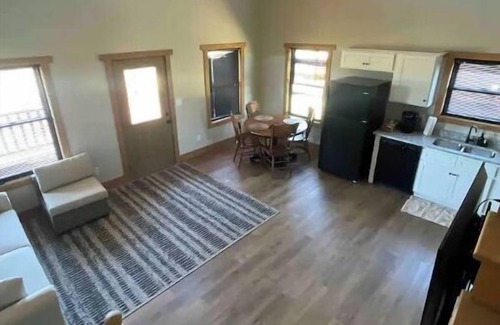 Harrodsburg Villa | New Villa On the Bourbon Trail with HOT TUB-3