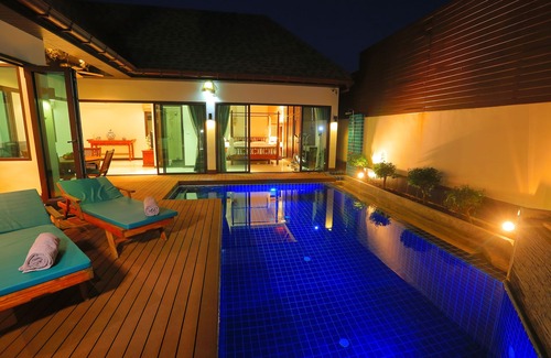Rawai Villa | New Villa swimming pool near naiharn beach