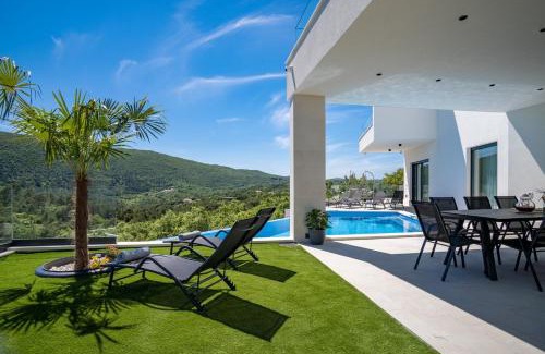 Tugare Villa | NEW! Villa Top Hill, heated infinity pool, Jacuzzi, Sauna, 5 en-suite bedrooms, a Media room