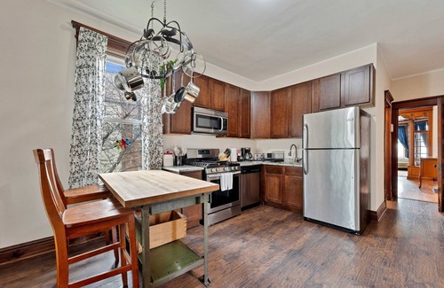 Berwyn Condo | NEW! Vintage 3 Bed Condo in Chicagolands Trendy Berwyn by AllSet Turnover