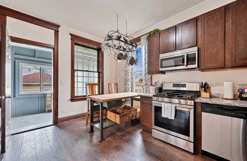 Berwyn Condo | NEW! Vintage 3 Bed Condo in Chicagolands Trendy Berwyn by AllSet Turnover