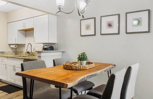 Arlington Apartment | New! Walk to AT&T and Global Life - Cozy Retreat