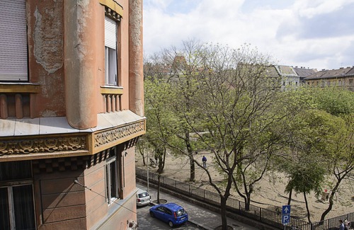 Erzsebetvaros Apartment | New - WalnutTree Double 12 Person Apartment central in Budapest - Hungary