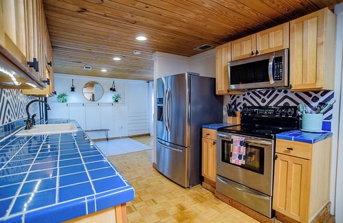 Seguin Cabin | NEW! Waterfront, Pet-friendly, sanctuary with HOT TUB