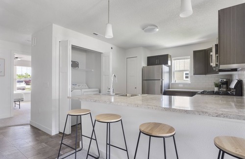 West Des Moines Apartment | New Waterfront Walk Out Jordan Creek w/Pool/Gym King Bed High Speed WiFi