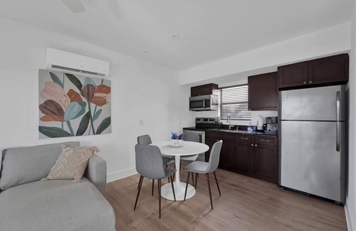 North Beach Apartment | New! Waves On Walnut # 6!