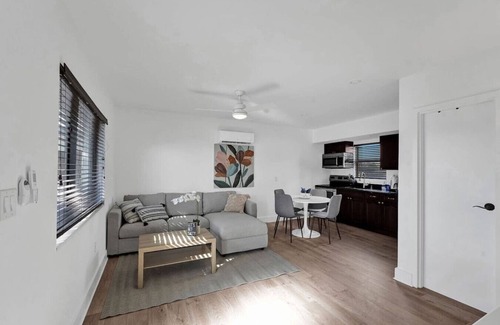 North Beach Apartment | New! Waves On Walnut # 6!