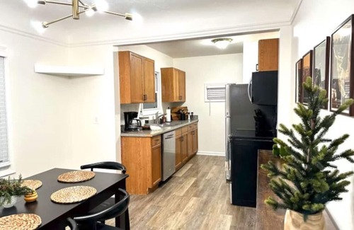 Pontiac House | NEW Welcoming Shared Room in Pontiac
