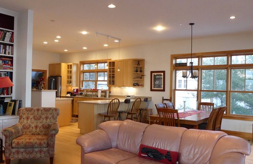 Freeport House | New Well Built Elegant Home on the Water 2 miles to Freeport, 9 to Portland!