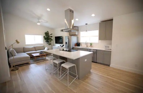 Veterans Park House | New West End (Downtown) Bungalow