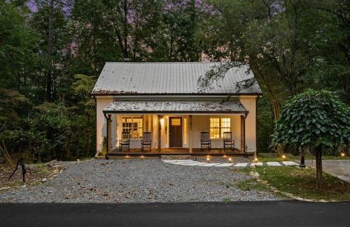 Ellijay House | NEW White Pine Hideaway Fire pit Hot Tub Games