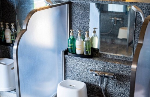Toon Hotel | New Wing Deluxe Twin Room | Breakfast included/Toon Ehime