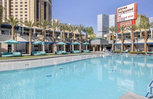 Las Vegas Apartment | New Years Eve from 50-stories Above the Fabulous Las Vegas Strip!