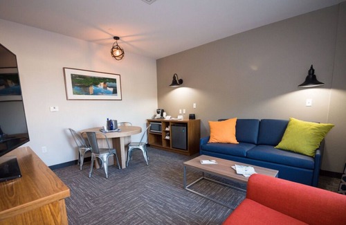 Circleville Resort | New York Getaway Starts Here! 4 Spacious Units w/ Waterpark Access! Free Parking