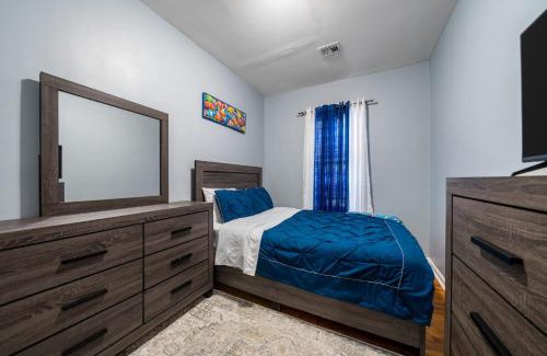 Ampere Apartment | Newark 3BR Gem - Near NYC - & Attractions