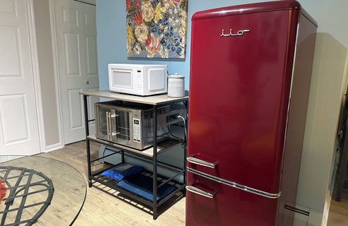 Newark Apartment | Newark/Wilmington | Nice 2 Rm suite, UofD, Christiana Hosp & Mall tax free!